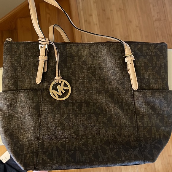 Michael Korr’s handbag - Picture 2 of 3